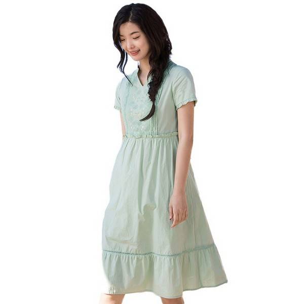 冰爽解暑，淺綠色連衣裙回歸清新自然