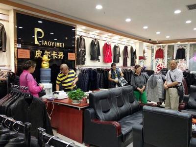 皮革城里的科技風 陸良皮革城與現代電子產品銷售的交融軼事